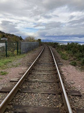 İskoçya: 7 Ocak 2025: Clachnaharry Demiryolu Swing Köprüsü Inverness yakınlarında. Caledonia Kanalından geçiyoruz.