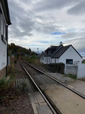 İskoçya: 7 Ocak 2025: Clachnaharry Demiryolu Swing Köprüsü Inverness yakınlarında. Caledonia Kanalından geçiyoruz.