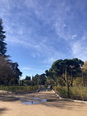 İspanya: 3 Ocak 2025: Madrid sokakları, ikonik binalar, ünlü anıtlar. Spains Capital City 'de sokakta.. 