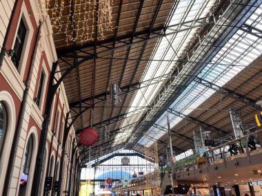 Madrid, İspanya 'daki merkez pazarının iç görünümü