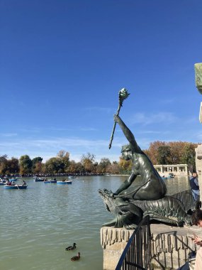 Madrid sokakları, ikonik binalar, ünlü anıtlar. Spains Capital City 'de sokakta.. 