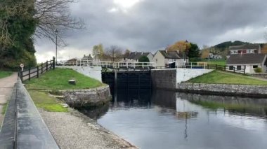 İskoçya, Inverness yakınlarındaki Merkinch 'deki Caledonian Muirtown Kanalı Kanalı Kilitleri