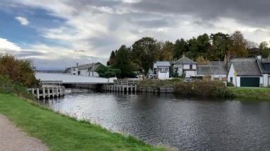 Clachnaharry Demiryolu İskoçya 'nın Inverness yakınlarındaki Merkinch' te Caledonya Kanalı 'ndan geçen Köprü