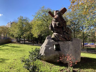 Kuzey İspanya, Santander 'deki heykel heykeli. Ünlü turistik mekan ve gezici mekan. Güneşli yaz günü.