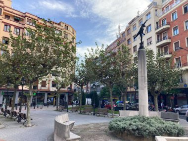 Kuzey İspanya, Santander 'deki heykel heykeli. Ünlü turistik mekan ve gezici mekan. Güneşli yaz günü.