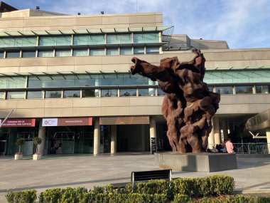 Kuzey İspanya, Santander 'deki heykel heykeli. Ünlü turistik mekan ve gezici mekan. Güneşli yaz günü.