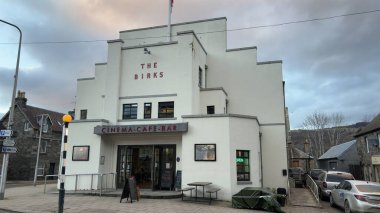 İskoç şehri Aberfeldy 'de bir bina. İskoçya İskoçya. Güzel kırsal İskoç manzarası. Köy hayatı, Ünlü Konum. Turizm beldesi.