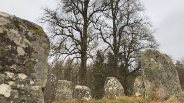 Croft Moraig Taş Çemberi. Tarih öncesi taş çemberi Neolitik ve Bronz Çağı. İskoçya 'nın kırsal kesimlerinde Lochs, Glens ve Mountains. Güzel manzara