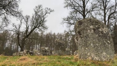 Croft Moraig Taş Çemberi. Tarih öncesi taş çemberi Neolitik ve Bronz Çağı. İskoçya 'nın kırsal kesimlerinde Lochs, Glens ve Mountains. Güzel manzara
