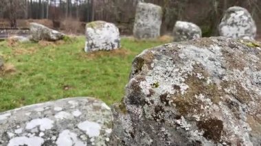 Croft Moraig Taş Çemberi. Tarih öncesi taş çemberi Neolitik ve Bronz Çağı. İskoçya 'nın kırsal kesimlerinde Lochs, Glens ve Mountains. Güzel manzara