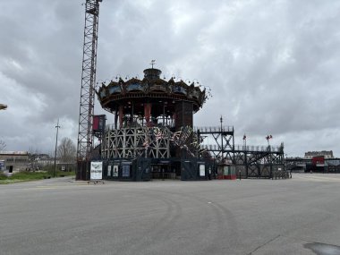 Nantes, Fransa 'daki Deniz Dünyaları Atlıkarıncaları. Les Machines 'in ünlü turistik merkezi. Ünlü Fransız yazar Jules Verne 'den esinlenilmiştir.. 