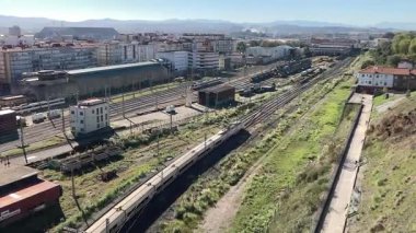 Santander, İspanya 'da tren. İspanyol toplu taşımacılığı. 