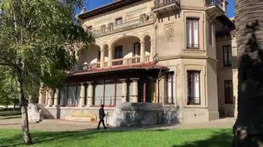 Santander, İspanya 'daki binaların şehir manzarası. Sokak manzarası ve tarihi mekan. Güzel bir İspanyol şehrinde turistik yerler