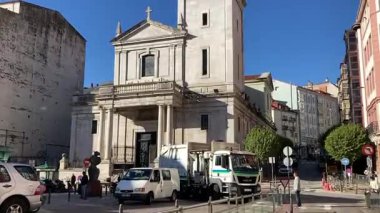 Santander, İspanya 'daki binaların şehir manzarası. Sokak manzarası ve tarihi mekan. Güzel bir İspanyol şehrinde turistik yerler