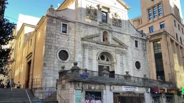 Santander, İspanya 'daki binaların şehir manzarası. Sokak manzarası ve tarihi mekan. Güzel bir İspanyol şehrinde turistik yerler