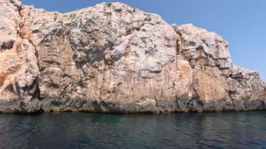 Hırvatistan 'daki Kornati Adaları' nda denize açılmak. Kornati Ulusal Parkı. Adriyatik Denizi 'nde Hırvatistan' a yelken açmak. Güzel ada hayatı ve güneş ışığı