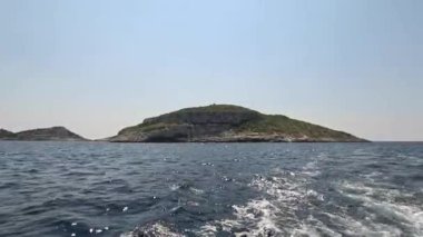Hırvatistan 'daki Kornati Adaları' nda denize açılmak. Kornati Ulusal Parkı. Adriyatik Denizi 'nde Hırvatistan' a yelken açmak. Güzel ada hayatı ve güneş ışığı