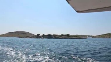 Hırvatistan 'daki Kornati Adaları' nda denize açılmak. Kornati Ulusal Parkı. Adriyatik Denizi 'nde Hırvatistan' a yelken açmak. Güzel ada hayatı ve güneş ışığı