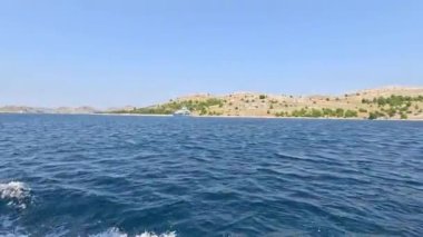 Hırvatistan 'daki Kornati Adaları' nda denize açılmak. Kornati Ulusal Parkı. Adriyatik Denizi 'nde Hırvatistan' a yelken açmak. Güzel ada hayatı ve güneş ışığı