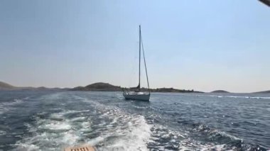 Hırvatistan 'daki Kornati Adaları' nda denize açılmak. Kornati Ulusal Parkı. Adriyatik Denizi 'nde Hırvatistan' a yelken açmak. Güzel ada hayatı ve güneş ışığı
