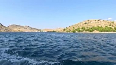 Hırvatistan 'daki Kornati Adaları' nda denize açılmak. Kornati Ulusal Parkı. Adriyatik Denizi 'nde Hırvatistan' a yelken açmak. Güzel ada hayatı ve güneş ışığı
