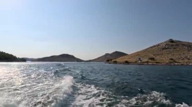 Hırvatistan 'daki Kornati Adaları' nda denize açılmak. Kornati Ulusal Parkı. Adriyatik Denizi 'nde Hırvatistan' a yelken açmak. Güzel ada hayatı ve güneş ışığı