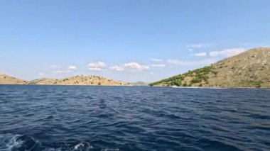 Hırvatistan 'daki Kornati Adaları' nda denize açılmak. Kornati Ulusal Parkı. Adriyatik Denizi 'nde Hırvatistan' a yelken açmak. Güzel ada hayatı ve güneş ışığı