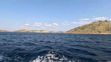 Hırvatistan 'daki Kornati Adaları' nda denize açılmak. Kornati Ulusal Parkı. Adriyatik Denizi 'nde Hırvatistan' a yelken açmak. Güzel ada hayatı ve güneş ışığı