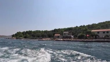 Hırvatistan 'daki Kornati Adaları' nda denize açılmak. Kornati Ulusal Parkı. Adriyatik Denizi 'nde Hırvatistan' a yelken açmak. Güzel ada hayatı ve güneş ışığı