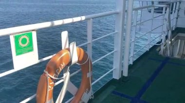 Zadar ve Ugljan Adası arasında giden feribot. Adriyatik Denizi 'nden toplu taşıma. Su yolu taşımacılığı.