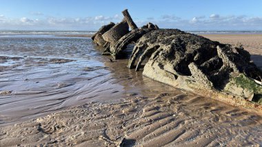 Aberlady Sahili 'nde XT sınıfı bir gemi enkazı. İkinci Dünya Savaşı kalıntısı, denizaltı denizaltısını yok etti.