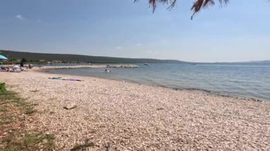 Hırvatistan 'ın antik ortaçağ kenti Sukoan. Adriyatik sahil şeridinde bir sahil kasabası. Ünlü turist merkezi. Eski Roma binaları ve taş anıtlar. Binalarla dolu güzel bir manzara.