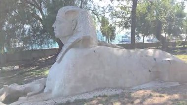 Hırvatistan 'ın Zadar kentindeki bir bahçede Mısır Sfenks Heykeli. 