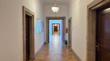 Poznan 'daki İmparatorluk Sarayı' nın iç manzarası. Polonya şehir merkezindeki ünlü eski binaların turizm merkezleri