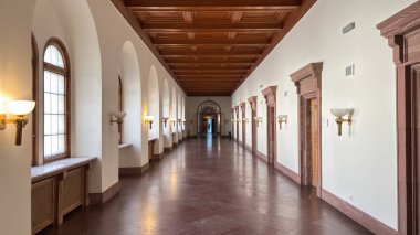 Poznan 'daki İmparatorluk Sarayı' nın iç manzarası. Polonya şehir merkezindeki ünlü eski binaların turizm merkezleri