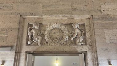 Poznan 'daki İmparatorluk Sarayı' nın iç manzarası. Polonya şehir merkezindeki ünlü eski binaların turizm merkezleri