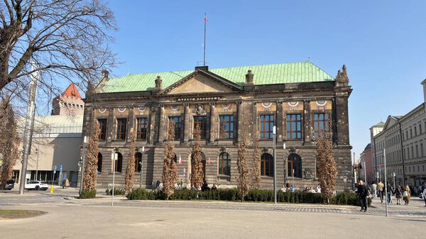 Национальный музей (Muzeum Narodowe w Poznaniu) в Познани. Местонахождение туристических достопримечательностей знаменитые старые здания в центре города Позна