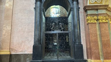 Jasna Gora Katedrali Kara Meryem Ana, Polonya Kraliçesi. Polonya 'nın Çek Cumhuriyeti. Meşhur dini hacılar için turistik bir yer.