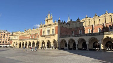 Pazar Meydanı Eski Belediye Binası. Polonya 'nın Krakow kentinin şehir manzarası. Polonya, ünlü sokak binaları yerleştirdi