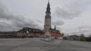 Polonya 'nın Çek Cumhuriyeti' nin şehir manzarası. Jasna Gora Dini Hac Konumu. Polonya sokak binaları ünlü bir yer