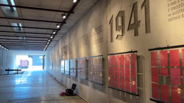 Radegast tren istasyonu Radogoszcz Bahnhof Lodz Polonya 'daki tarihi tren istasyonu Yahudi soykırımı, Polonya Lodz' u anma törenine götürüldü.