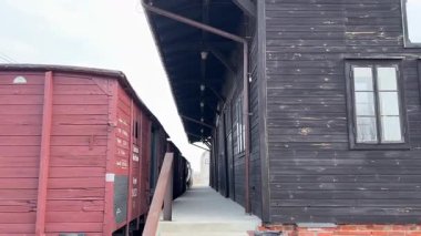 Radegast tren istasyonu Radogoszcz Bahnhof Lodz Polonya 'daki tarihi tren istasyonu Yahudi soykırımı, Polonya Lodz' u anma törenine götürüldü.