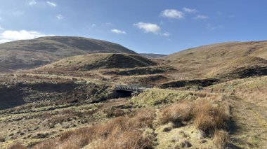 Perthshire 'ın İskoç Highlands' ı açık tepeler manzara dağları güzel İskoçya açıklarında yürüyor parlak yaz mevsimleri Munro