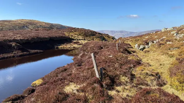 Perthshire 'ın İskoç Highlands' ı açık tepeler manzara dağları güzel İskoçya açıklarında yürüyor parlak yaz mevsimleri Munro