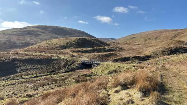Perthshire 'ın İskoç Highlands' ı açık tepeler manzara dağları güzel İskoçya açıklarında yürüyor parlak yaz mevsimleri Munro
