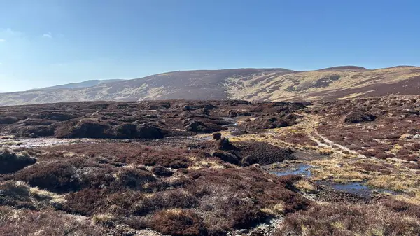 Perthshire 'ın İskoç Highlands' ı açık tepeler manzara dağları güzel İskoçya açıklarında yürüyor parlak yaz mevsimleri Munro