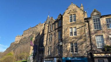 Çavuşu tokatla. Edinburgh şehir manzaralı eski kasaba binaları ünlü turistik mekan olan İskoçya 'nın başkenti. İskoç turistik yerleri