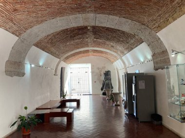 Lizbon 'un şehir manzarasında dekoratif büyük bina döşemesi. Avrupa 'nın bu ikonik Portekiz başkentinde sokak ve binalar. Eski bir şehir evi.