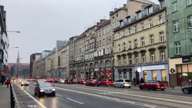 Wrocaw. Polonya 'nın Wroclaw şehrinin şehir manzarası. Polonya, ünlü sokak binaları yerleştirdi