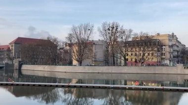 Wrocaw. Polonya 'nın Wroclaw şehrinin şehir manzarası. Polonya, ünlü sokak binaları yerleştirdi